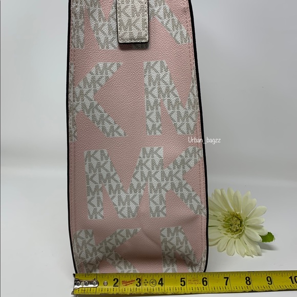 Michael Kors Kenly Large NS Tote And Wallet - Picture 9 of 11